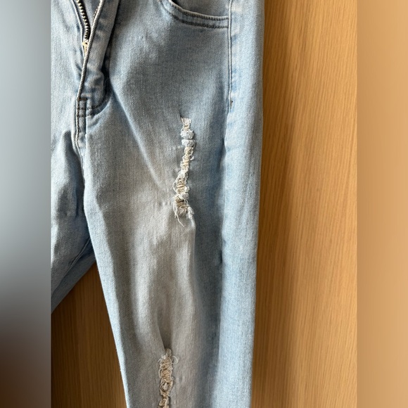 NVGTN XS Navishape Light Wash Ripped Jeans - Picture 4 of 9